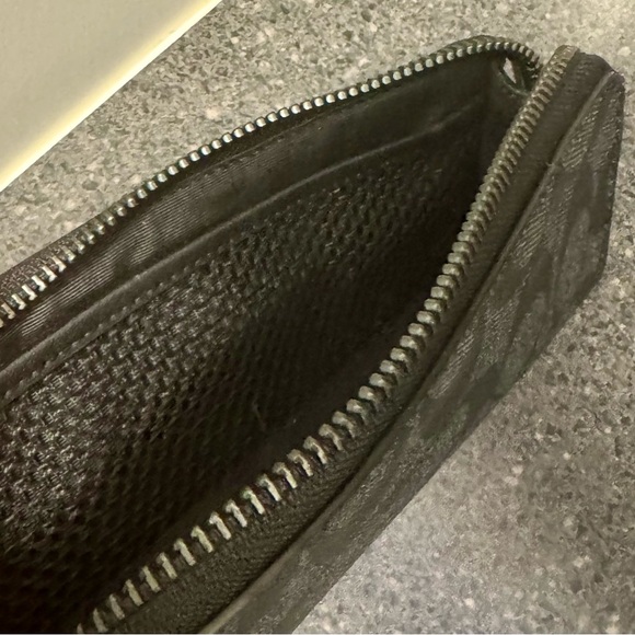 Coach Case - Picture 5 of 6